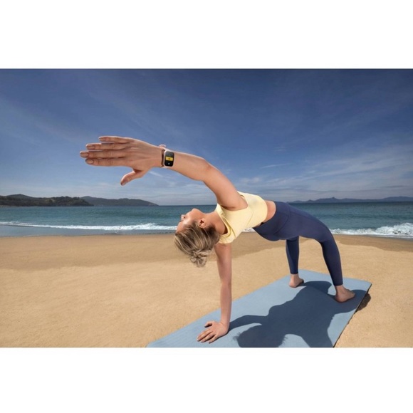 Amazfit Band 7 Smartwatch - Black - Picture 6 of 11